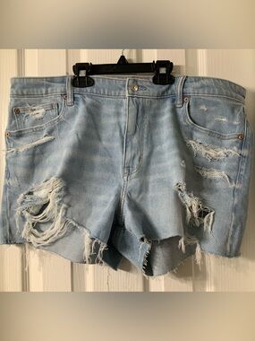American Eagle Outfitters Light Blue Distressed Denim Perfect Shortie